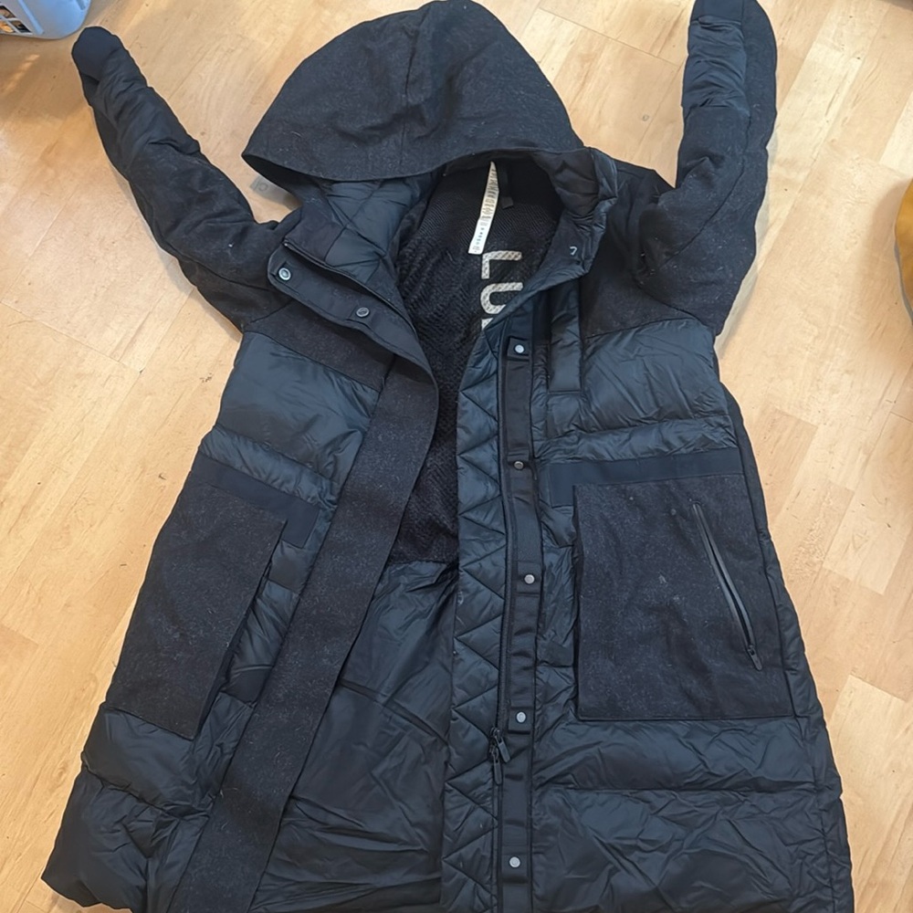 Lululemon winter jacket size 4